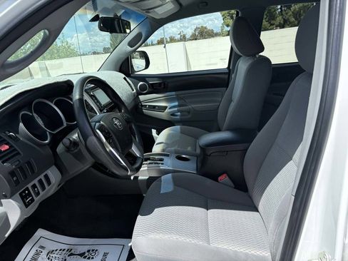 Used 2015 Toyota Tacoma PreRunner w/ SR5 Package image 25