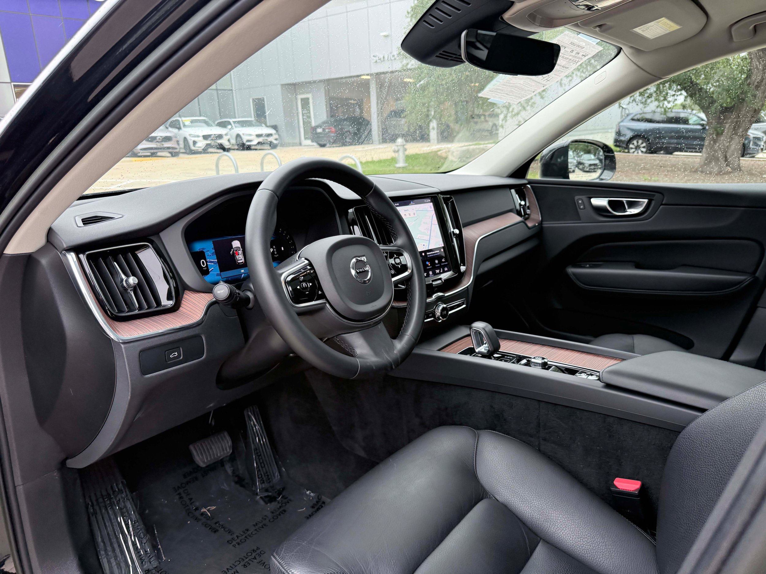 Certified 2023 Volvo XC60 B5 Plus AWD/4WD image 11