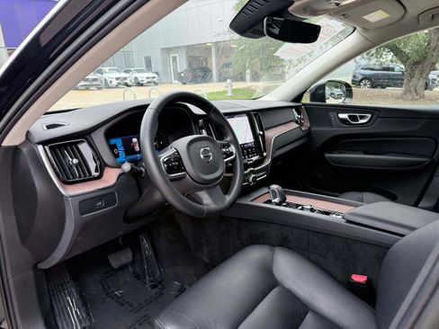 Certified 2023 Volvo XC60 B5 Plus AWD/4WD image 11