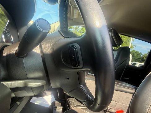 Used 2022 RAM 1500 Laramie AWD/4WD image 17