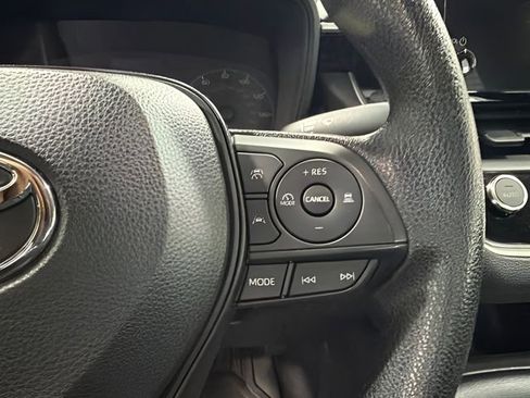 Used 2023 Toyota Corolla LE FWD image 17