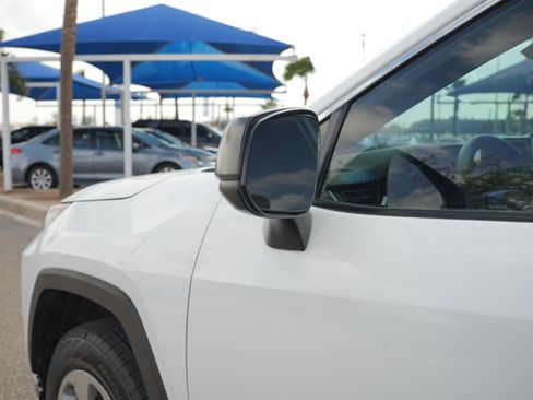 Used 2021 Toyota RAV4 LE image 11