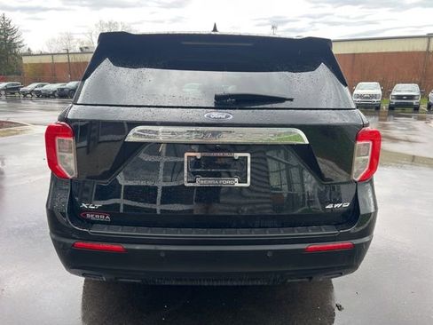 Used 2024 Ford Explorer XLT AWD/4WD image 6