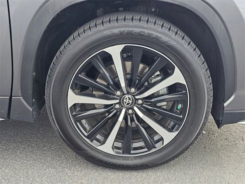 Used 2021 Toyota Highlander XSE image 9