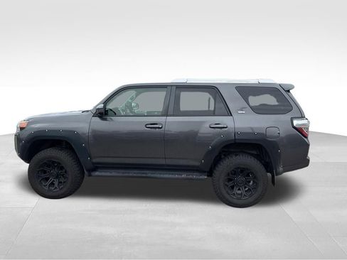 Used 2016 Toyota 4Runner SR5 image 2