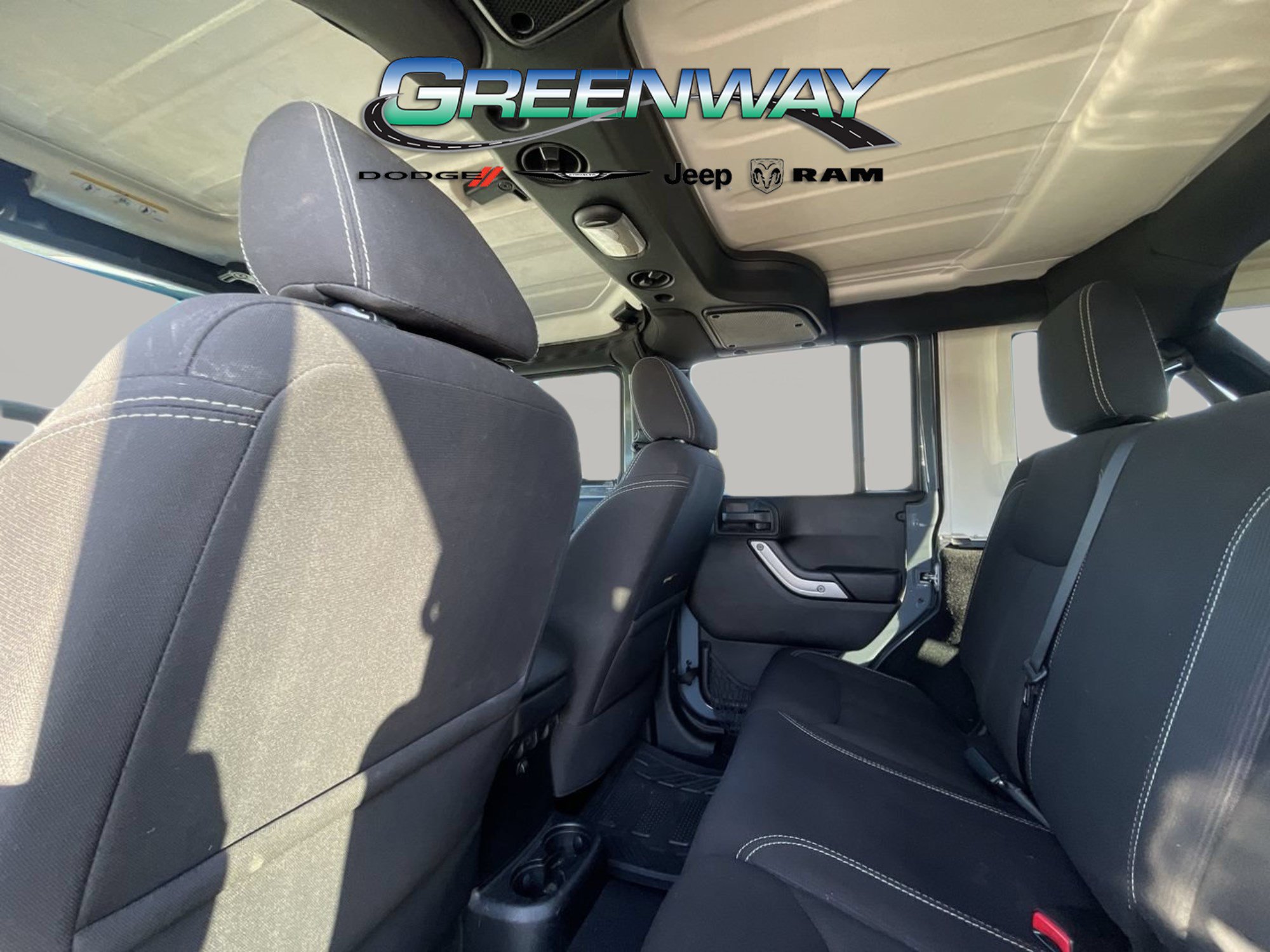 Used 2015 Jeep Wrangler Unlimited Sahara AWD/4WD image 17