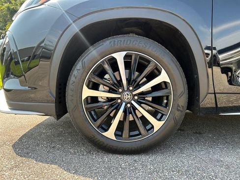 Used 2022 Toyota Highlander XSE FWD image 6