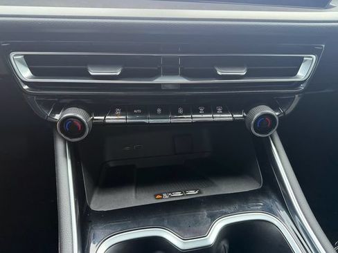 Used 2024 Chevrolet Traverse LT w/ Enhanced Driving Package FWD image 22