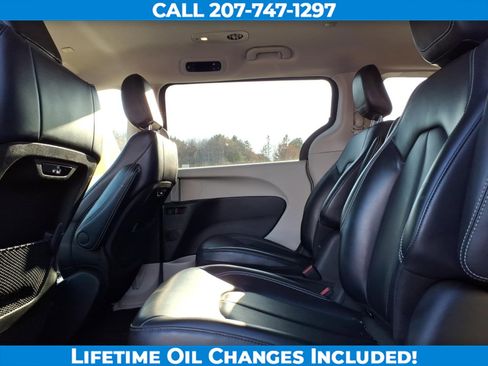 Used 2024 Chrysler Pacifica Select FWD image 13
