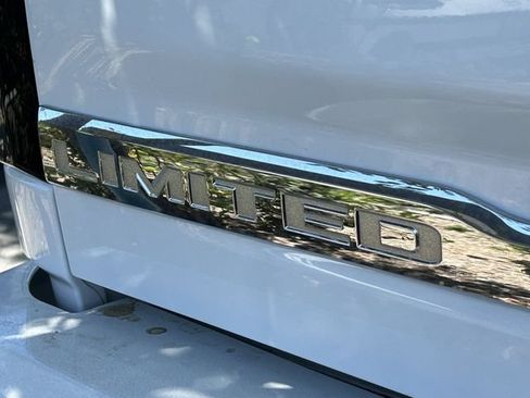 Used 2016 RAM 3500 Laramie Longhorn AWD/4WD image 7