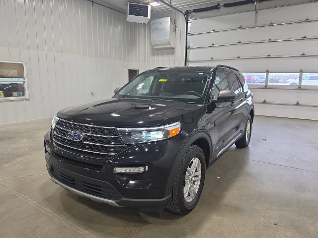 Used 2024 Ford Explorer XLT w/ Equipment Group 202A AWD/4WD image 4