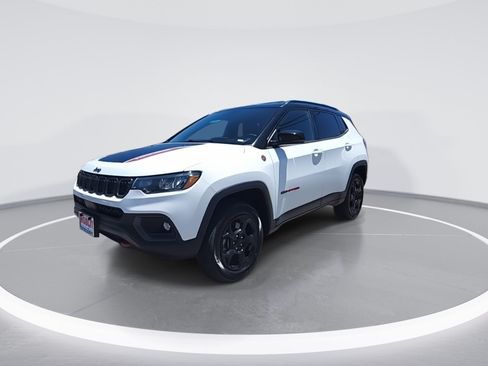 Certified 2024 Jeep Compass Trailhawk AWD/4WD image 4