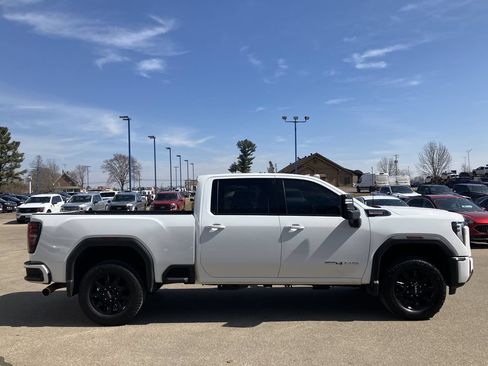 Used 2024 GMC Sierra 2500 AT4 AWD/4WD image 5