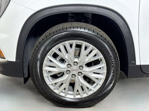 Certified 2026 GMC Acadia Elevation w/ Elevation Premium Package FWD image 31