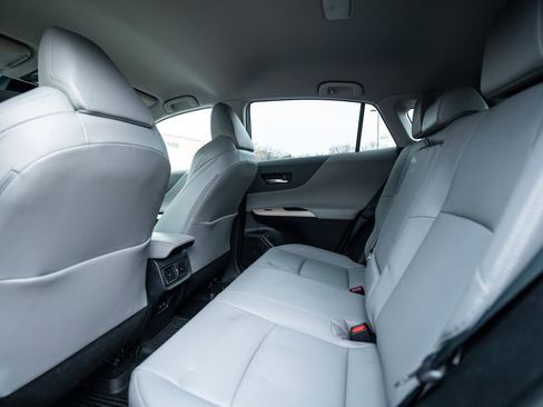 Used 2022 Toyota Venza XLE image 33