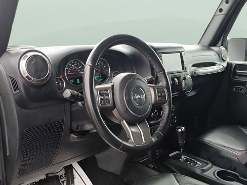 Used 2018 Jeep Wrangler Unlimited Sahara AWD/4WD image 13