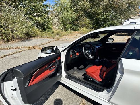 Used 2020 BMW M4 Convertible image 16