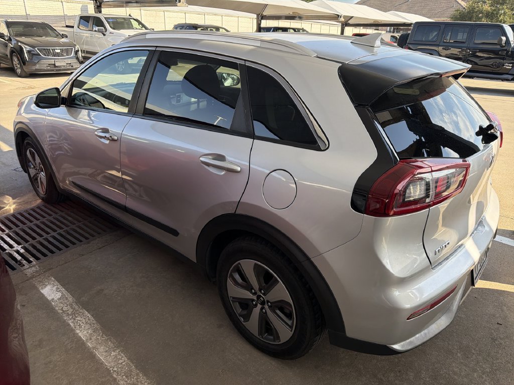 Used 2018 Kia Niro LX FWD image 3