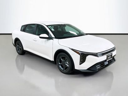 New 2025 Kia K4 LXS