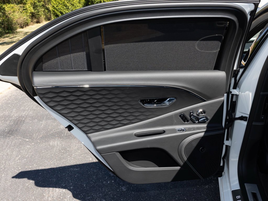 Used 2025 Bentley Flying Spur Plug-In Hybrid AWD/4WD image 53