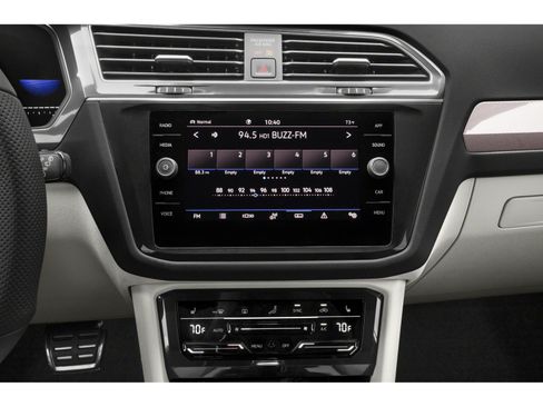 Used 2024 Volkswagen Tiguan SE R-Line FWD image 10