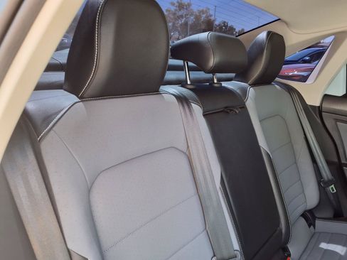Used 2025 Volkswagen Jetta SE FWD image 15