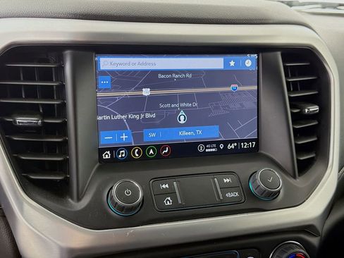 Used 2023 GMC Acadia SLT image 17