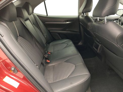 Used 2018 Toyota Camry SE w/ Moonroof Package image 19