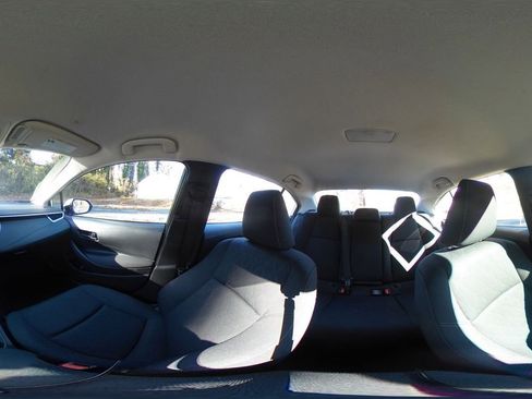 Used 2025 Toyota Corolla LE image 36