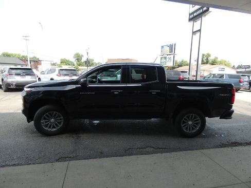 Used 2025 Chevrolet Colorado LT w/ LT Convenience Package AWD/4WD image 10