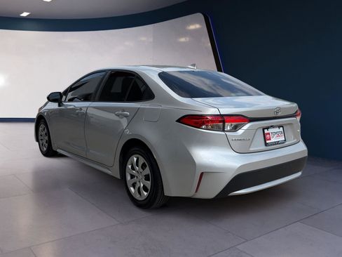 Used 2021 Toyota Corolla LE image 3