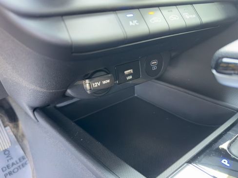 Used 2024 Hyundai Elantra SE FWD image 28