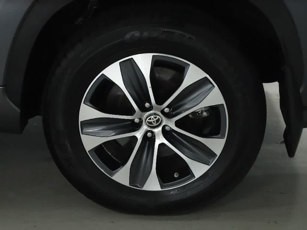 Used 2024 Toyota Highlander XLE AWD/4WD image 48