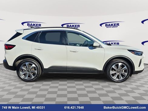 Used 2024 Ford Escape Platinum image 4