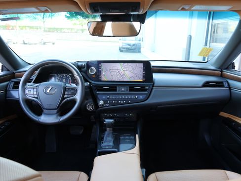 Used 2022 Lexus ES 350 w/ Premium Package image 15