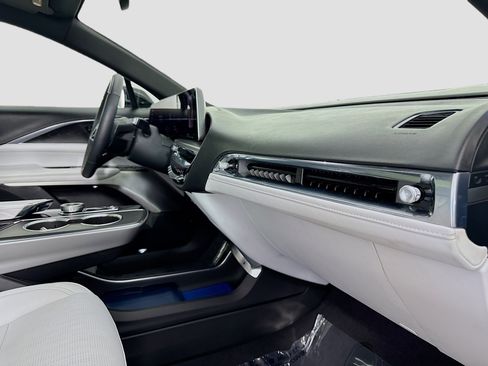 Used 2024 Cadillac Lyriq Luxury RWD image 31