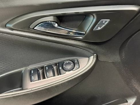 Used 2025 Chevrolet Malibu LT FWD image 11