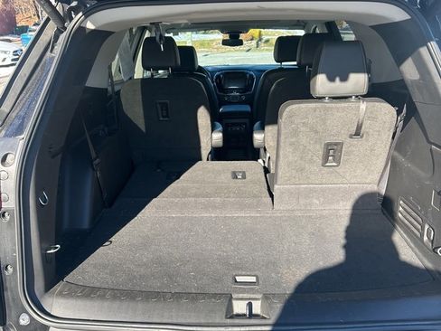 Used 2020 Chevrolet Traverse RS image 17