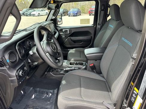 Used 2025 Jeep Wrangler Unlimited Rubicon 4xe w/ Convenience Group AWD/4WD image 30