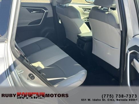 Used 2021 Toyota RAV4 XLE Premium image 22