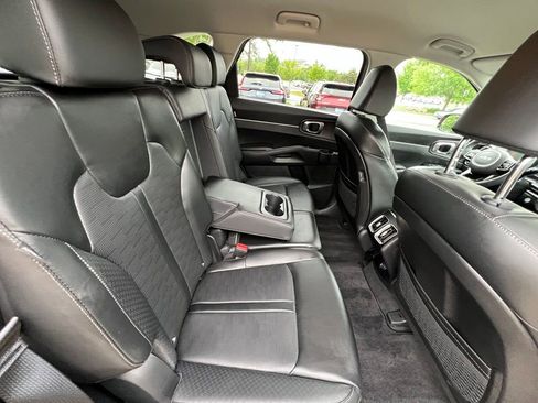 Used 2025 Kia Sorento S AWD/4WD image 28