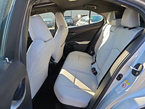 Used 2019 Lexus UX 250h image 10