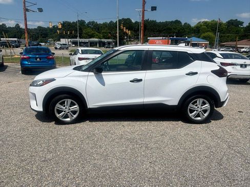Used 2024 Nissan Kicks S FWD image 11