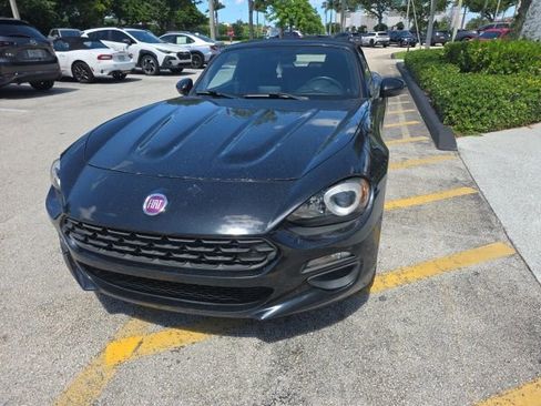 Used 2020 FIAT 124 Spider Classica w/ Technology Group RWD image 2