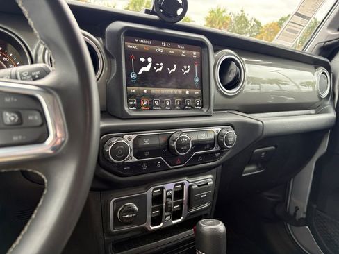 Used 2023 Jeep Gladiator Overland image 5