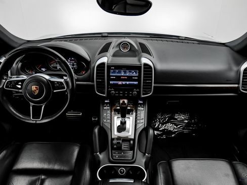 Used 2017 Porsche Cayenne S image 29