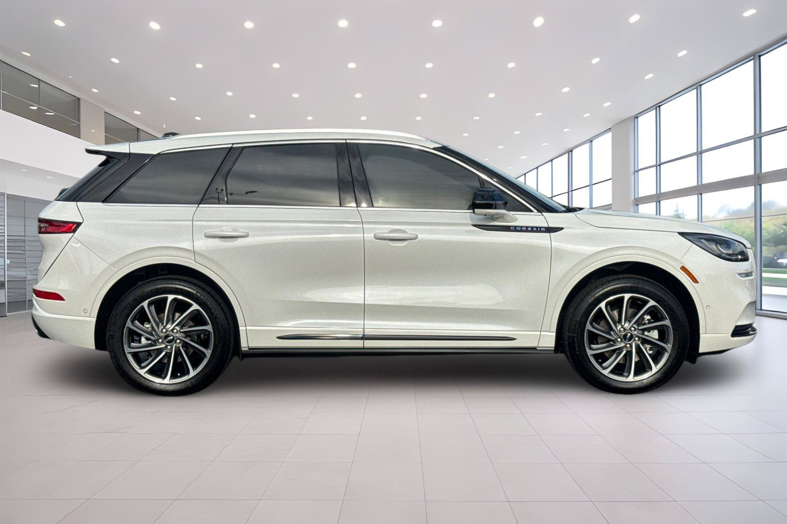Used 2022 Lincoln Corsair Grand Touring AWD/4WD image 3
