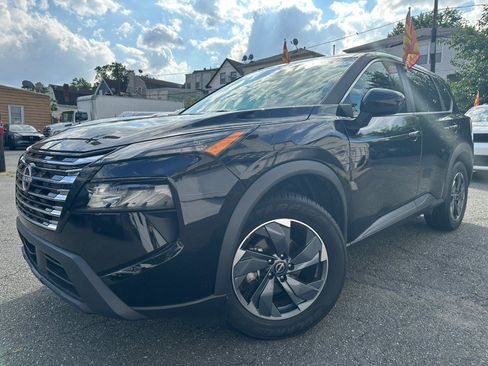 Used 2024 Nissan Rogue SV FWD image 2