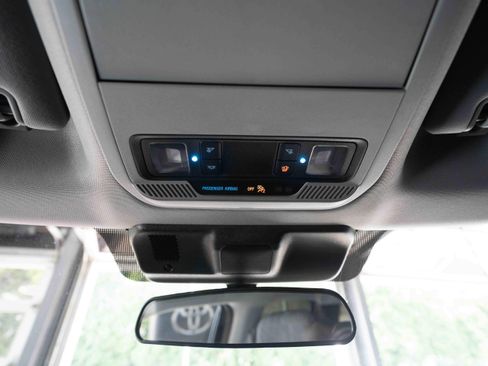 Used 2022 Ford F150 XLT AWD/4WD image 18