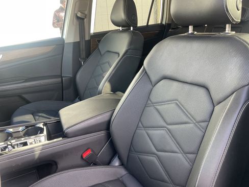 Used 2025 Volkswagen Atlas SE image 8